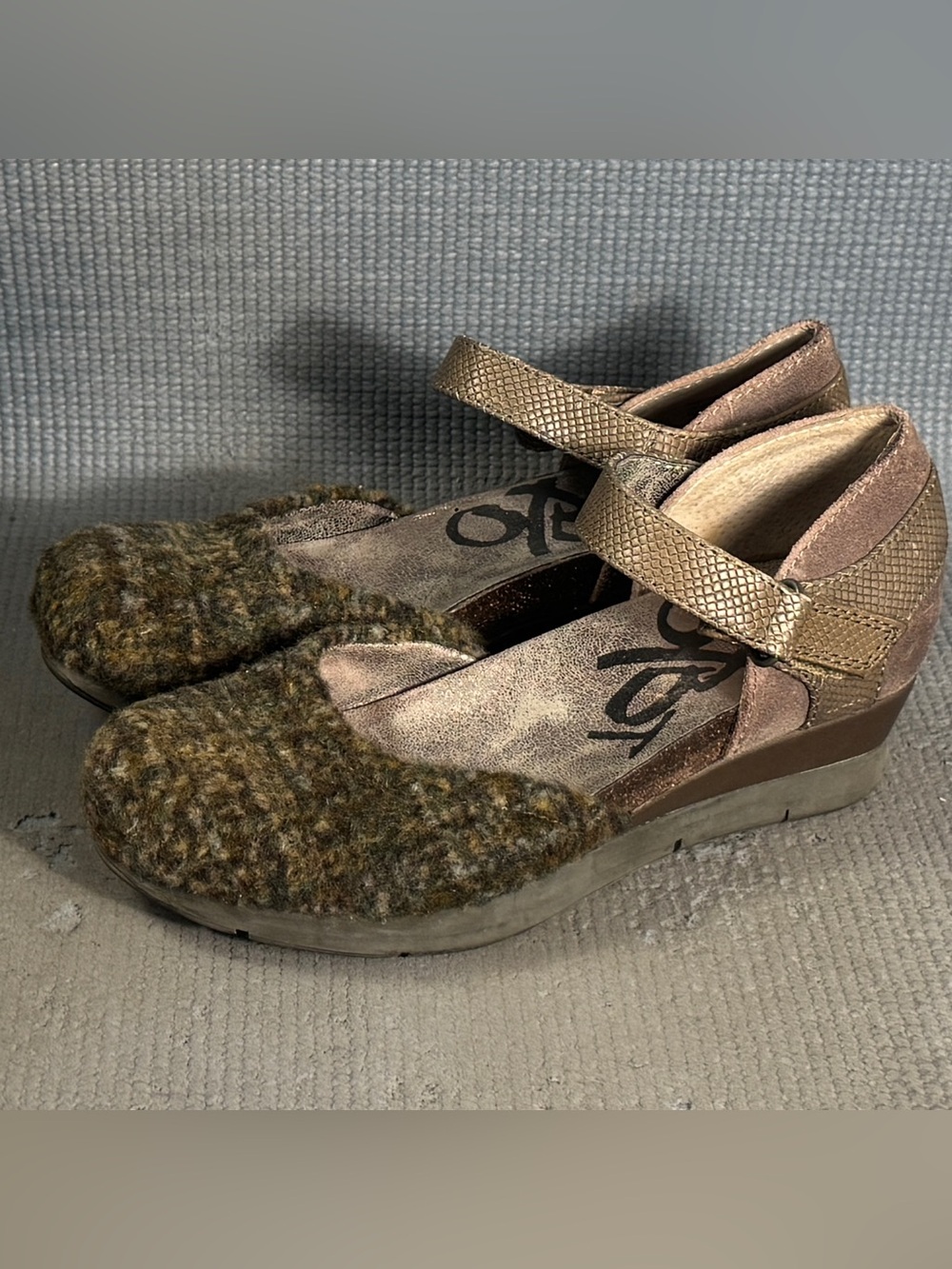 OTBT Roadie Wedge Sandals Wool Texture Women’s Size 6‎